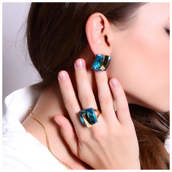 Swarovski Crystals Teal Blue Faceted Earrings - Picture 4 of 5